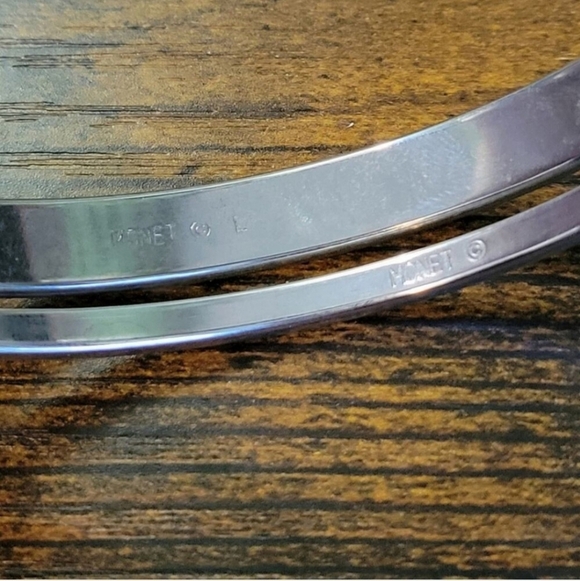 Vintage Monet Silver Tone Bangle Bracelets 2pc Pre-Owned One Size EUC - Picture 4 of 4